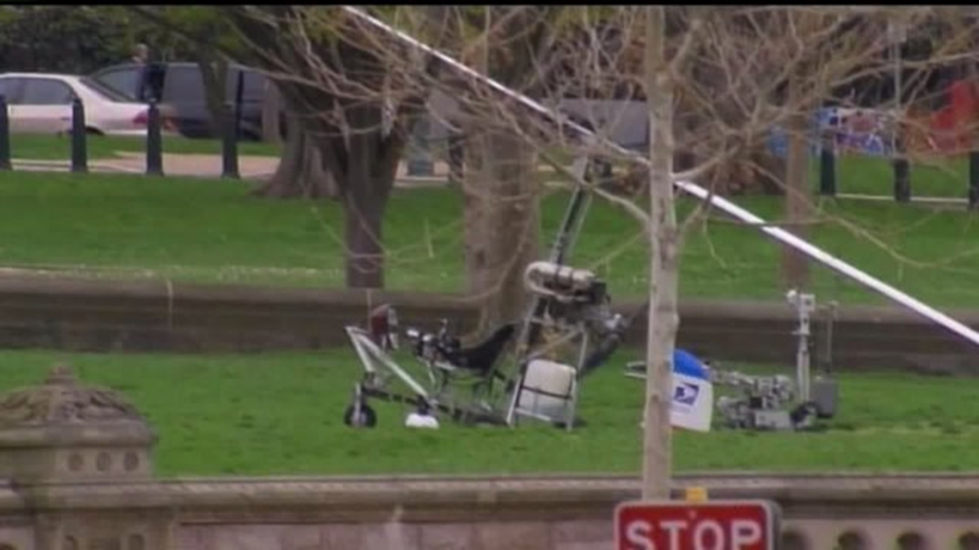 Helicopter lands on U.S. capitol lawn