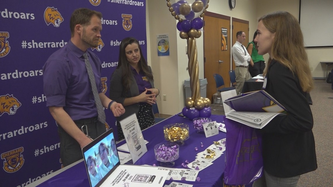 Aspiring teachers stop by AEA job fair in Bettendorf