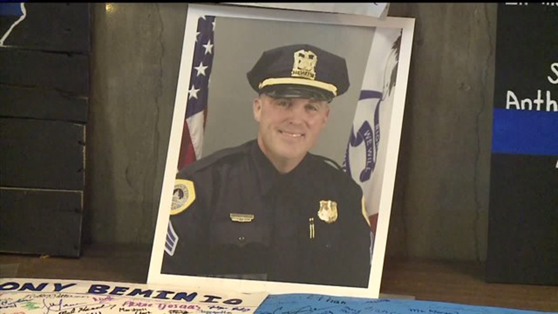 Murdered Iowa cop`s home paid off by charity