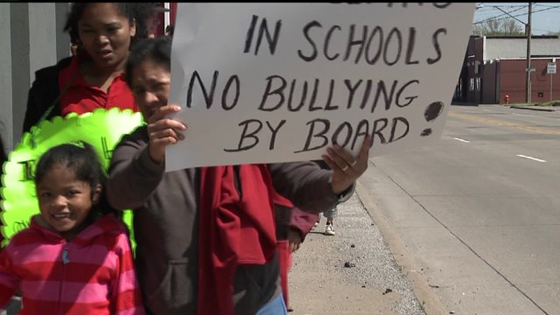 Moline neighbors protest school closing