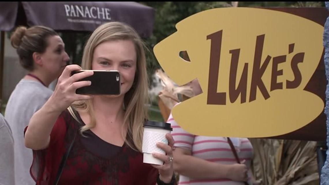 Davenport Coffee Hound Luke’s to promote ‘Gilmore Girls’ return