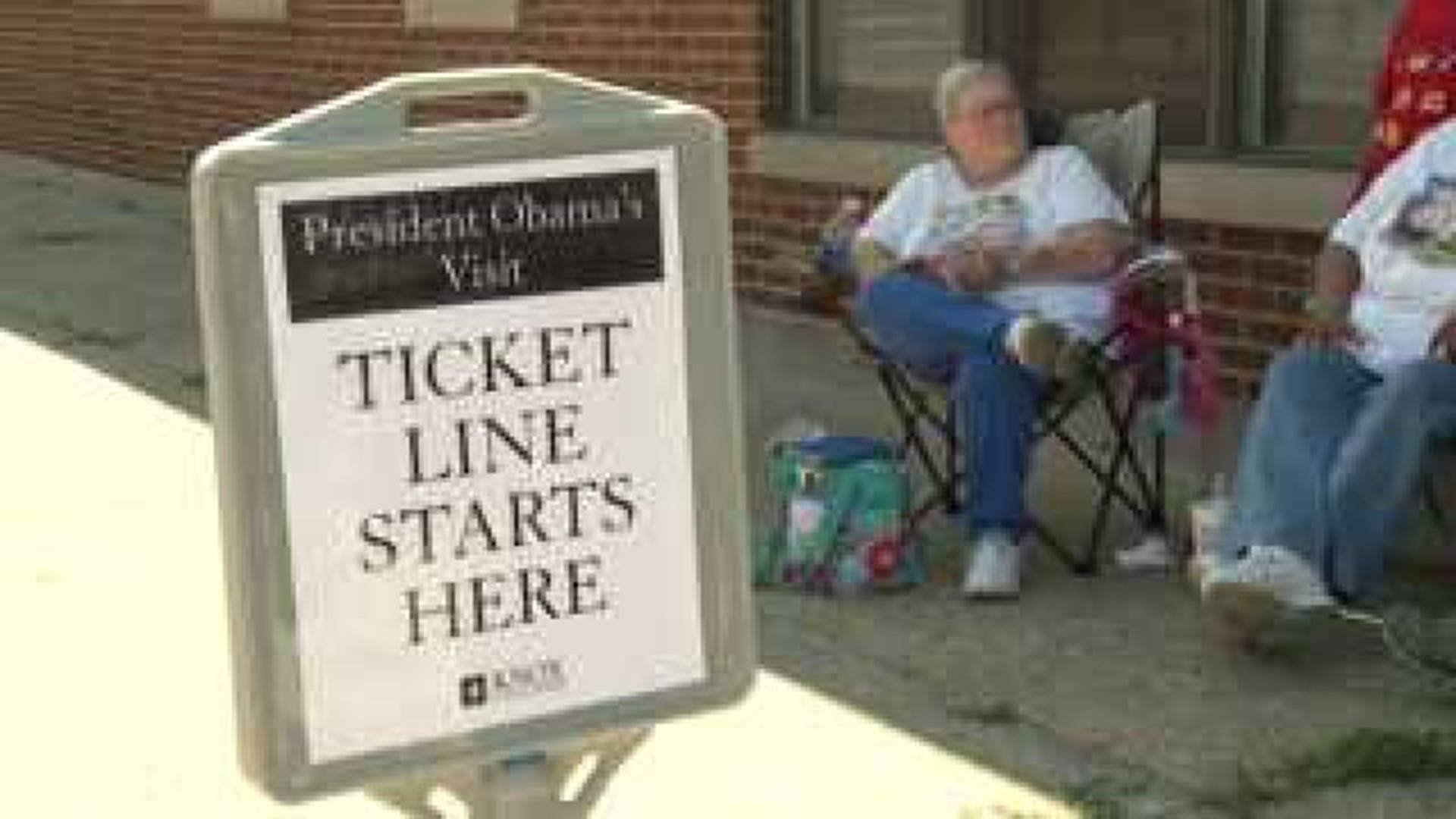Hundreds line up for Obama tickets in Galesburg
