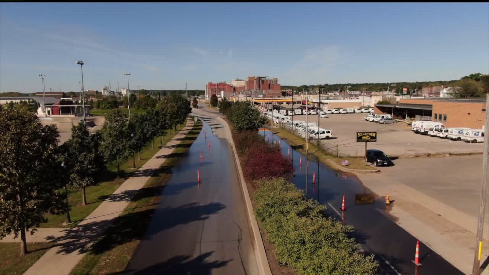 River flooding causes portion of River Drive to close in Davenport