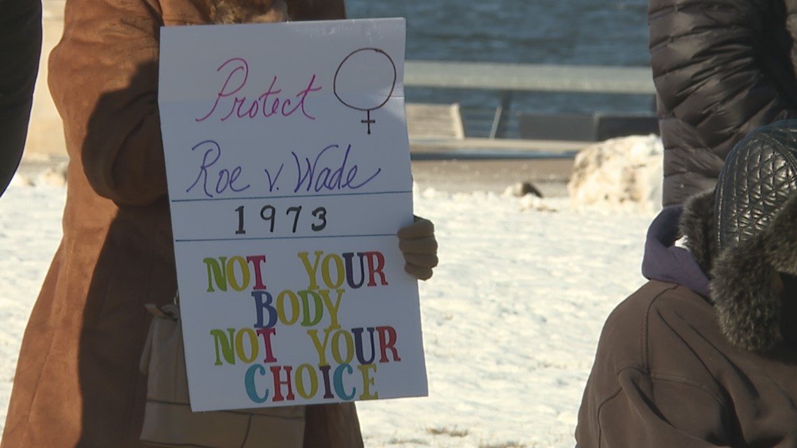 Rally in Rock Island celebrates 49th anniversary of Roe v. Wade - Vimarsana News