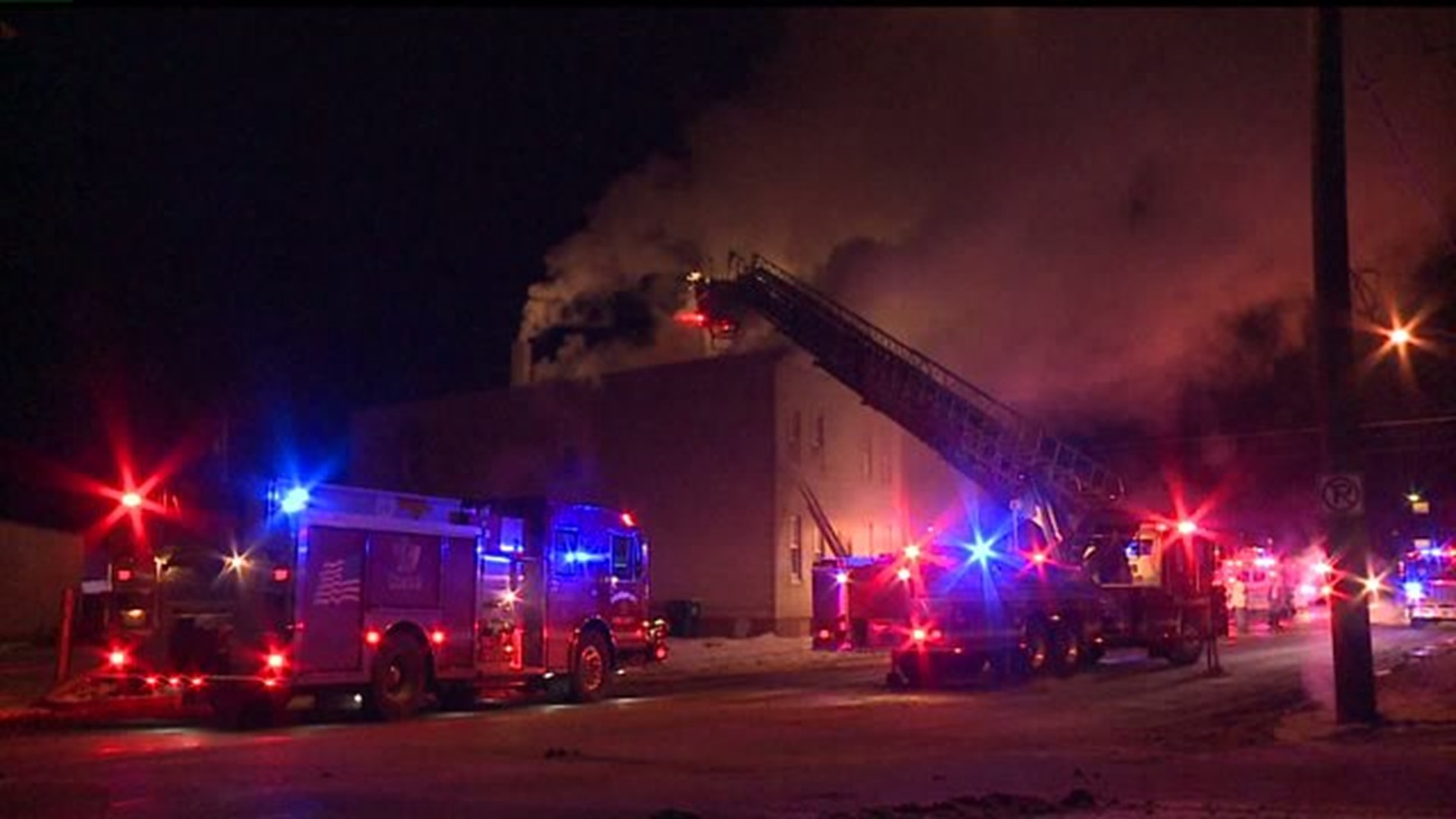 Fire closees Marquette Street in Davenport