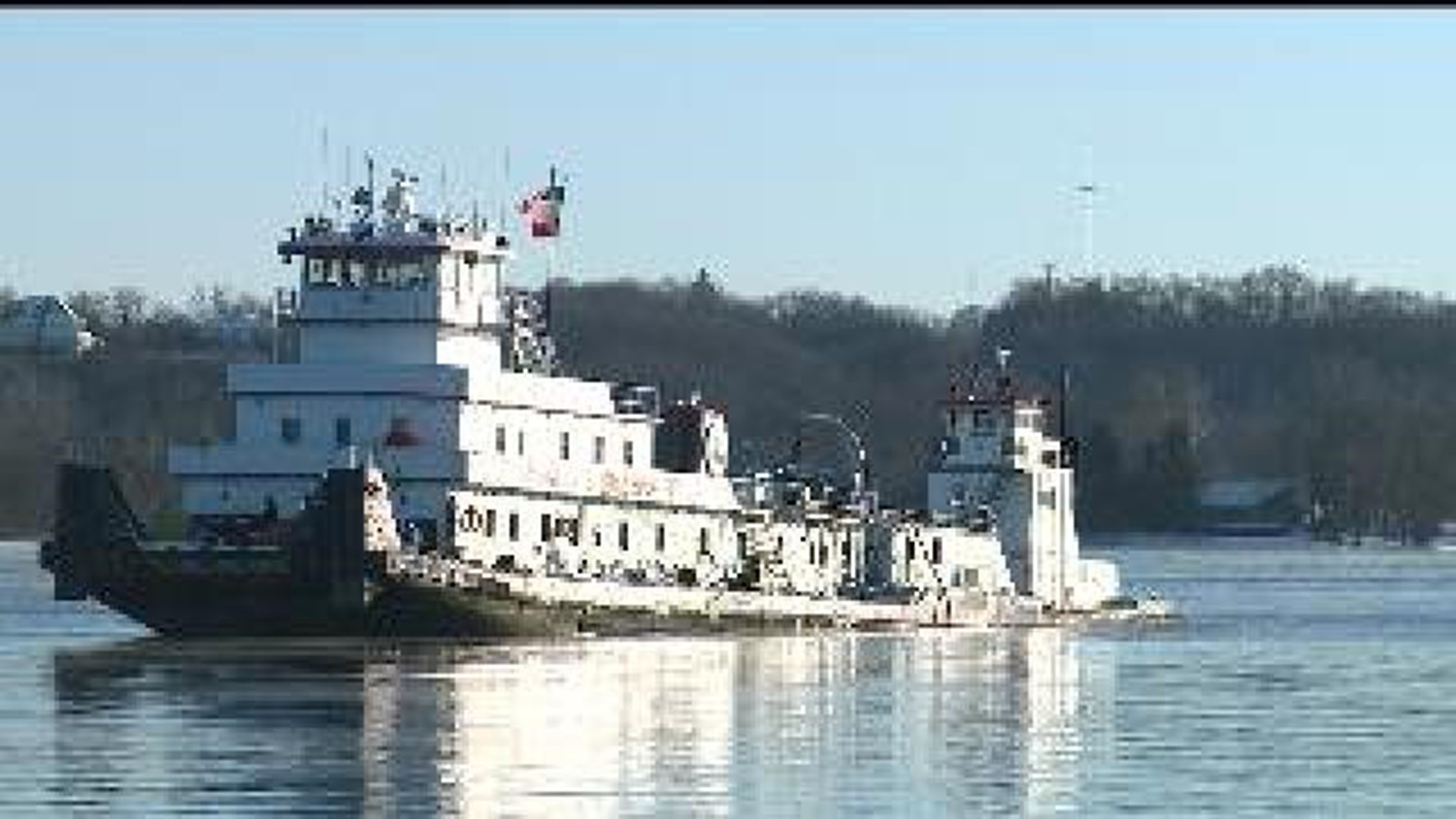 Towboat departs LeClaire for repairs