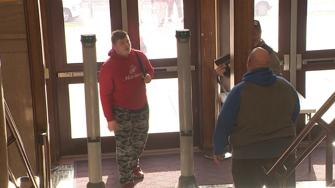 Davenport schools begin using weapon detectors