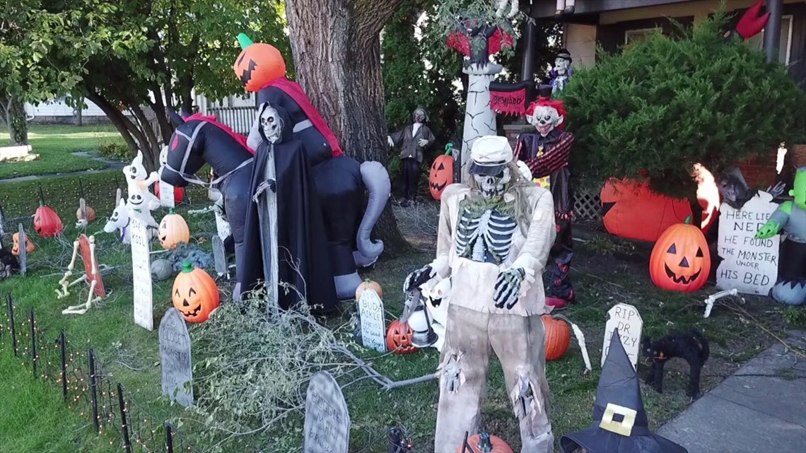 Moline man has been going all out for Halloween for 30 years