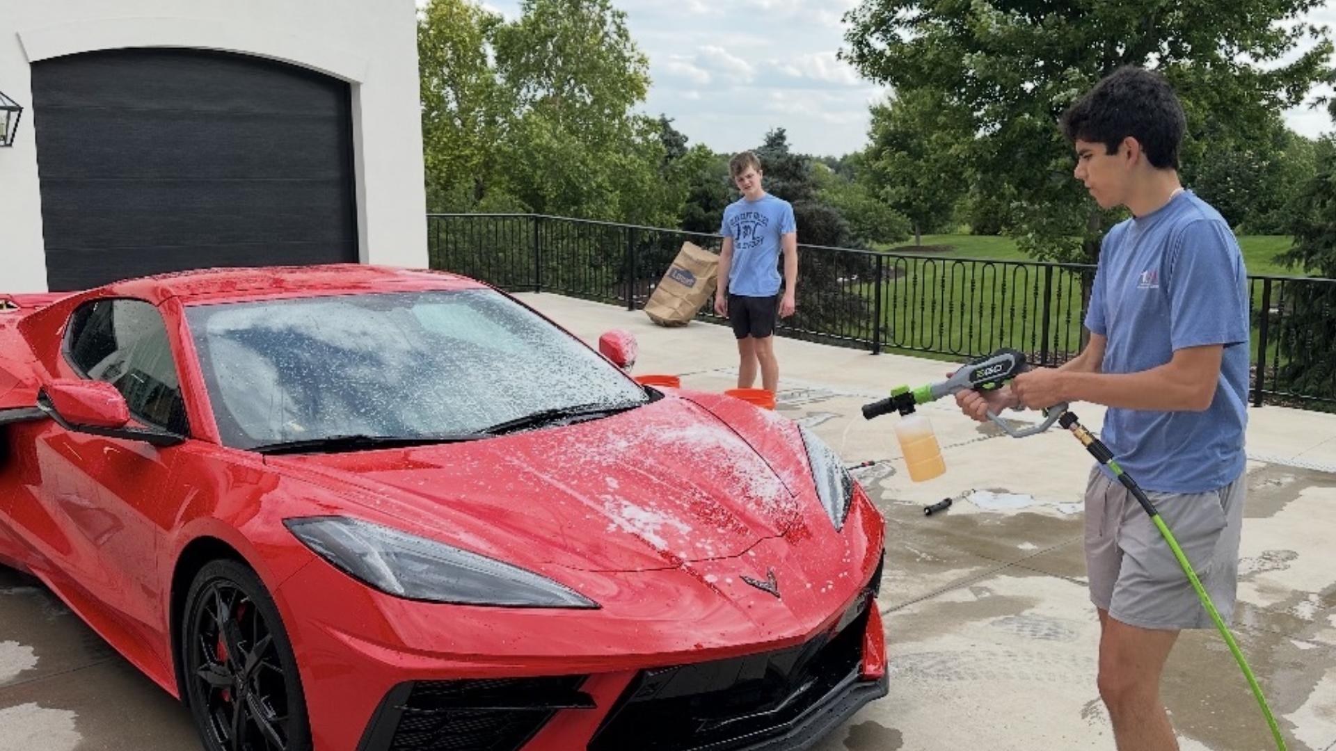 Pleasant Valley students host free car wash fundraiser for St. Jude