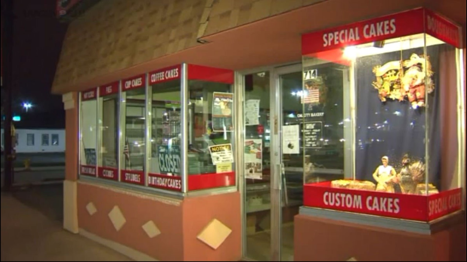 Illinois bakery owner shoots robbery suspect seven times