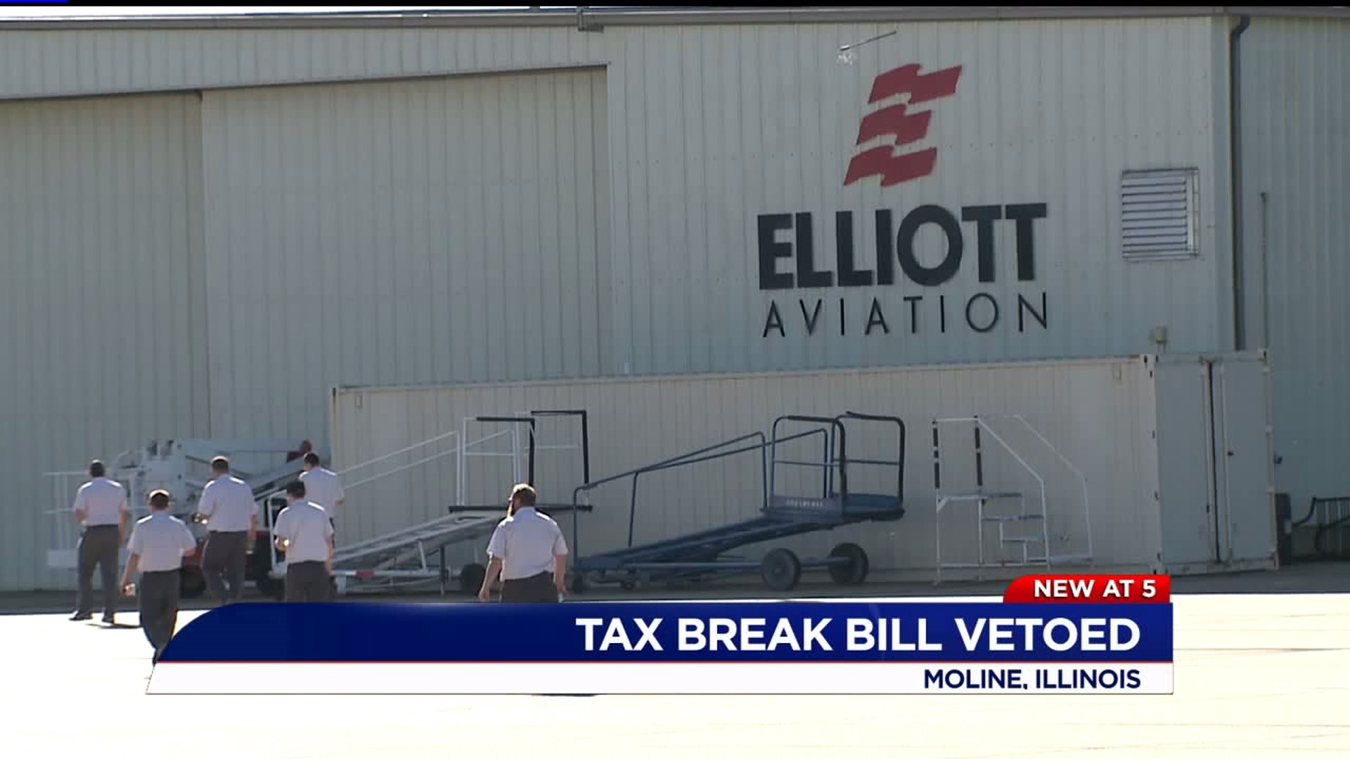 Illinois governor vetoes tax break for private jet manufacturers