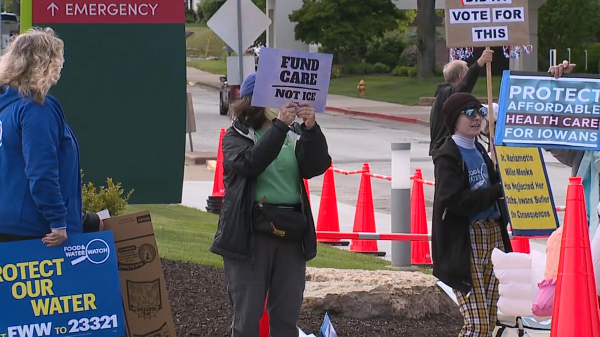 Davenport protest targets Medicaid cuts amid rising cancer rates in ...