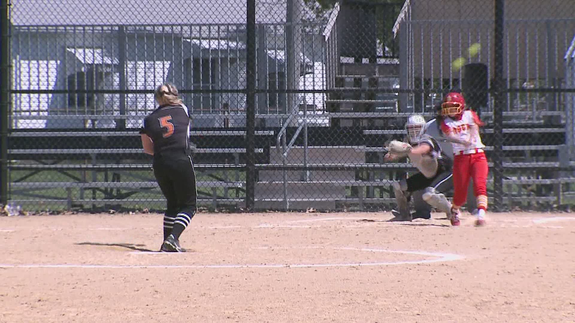 Rock Island sweeps United Township in softball.