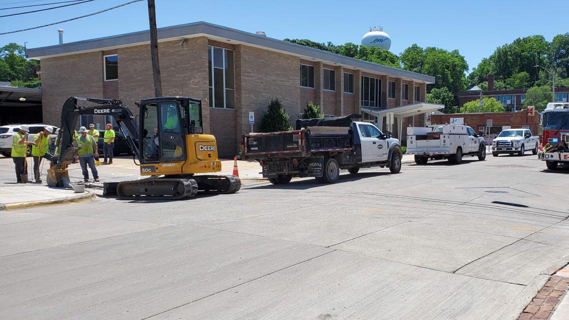 Crews hit line leaking gas into East Moline storm sewers, 3 buildings evacuated