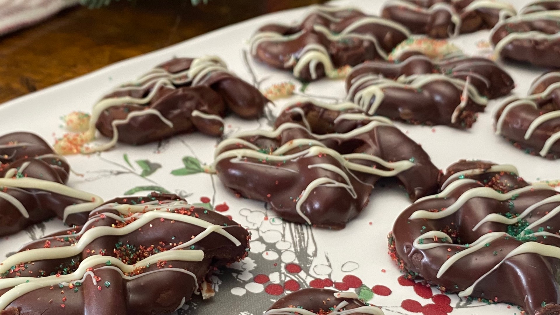 News 8's David Bohlman is debuting a "12 Days to Christmas" series where we try new cookies to ring in the new year. This week we try mocha cookie pretzels.