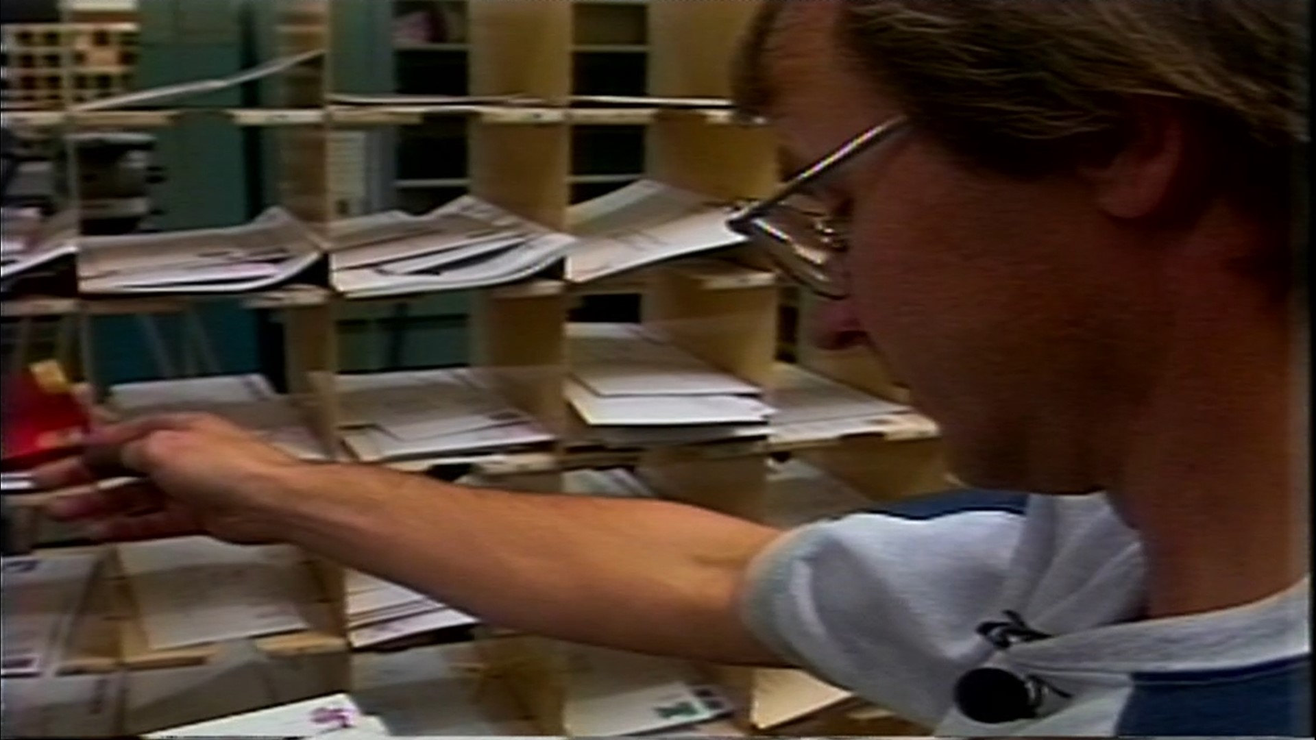 In 1995, there were some 20,000 addresses and 45 mail routes in Moline. Distribution clerks had to memorize all routes and manually sort each letter daily.