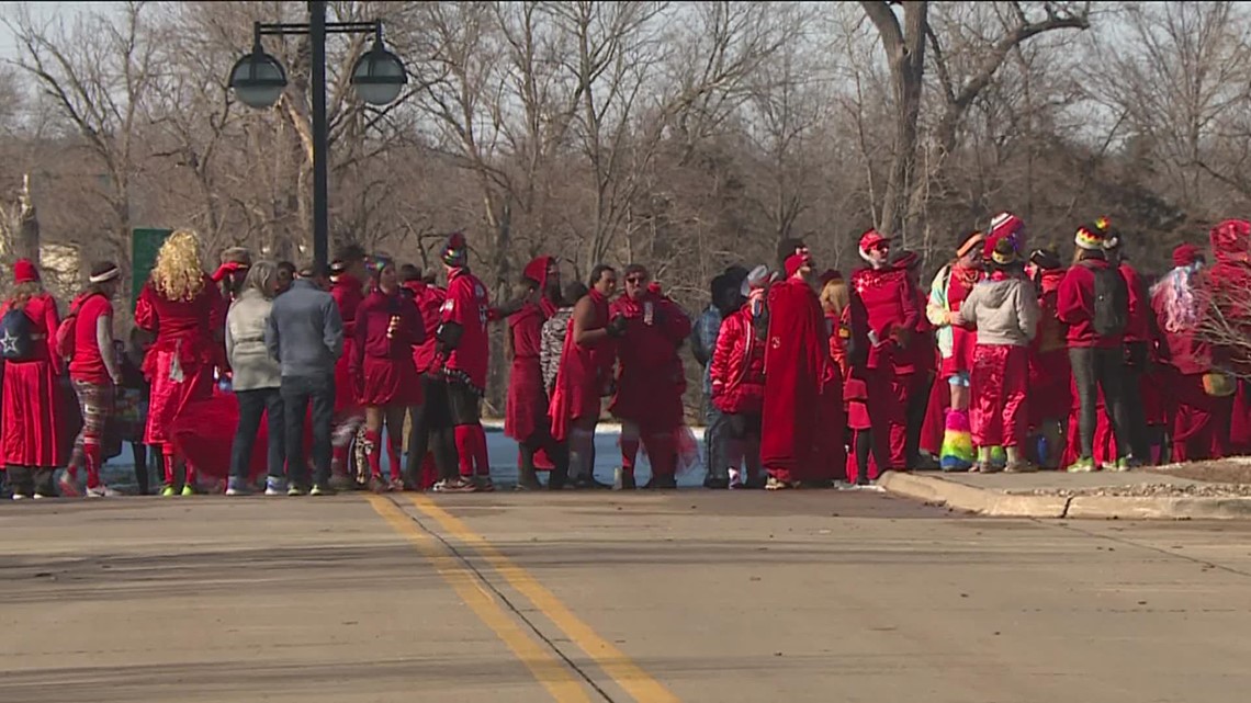 Red Dress Run takes over downtown Moline - Vimarsana News