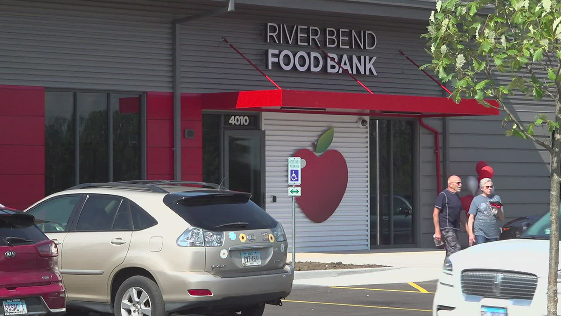 The pilot program will give six Iowa food banks funds to buy products from in-state farmers.