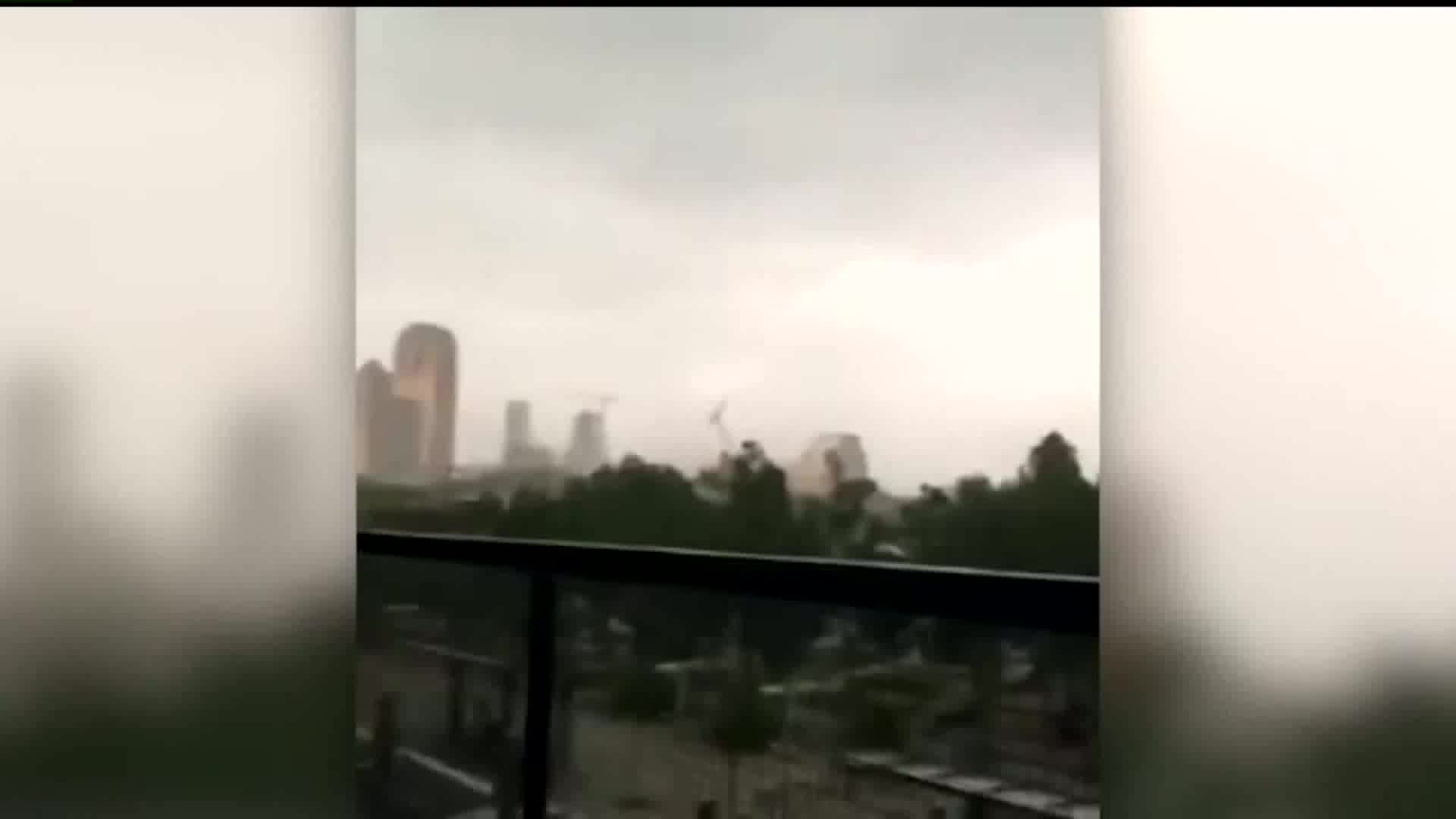 Crane crashes into Texas apartment building