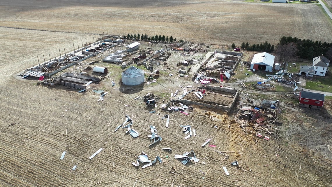 Winds up to 120 mph rip through Grand Mound, Iowa