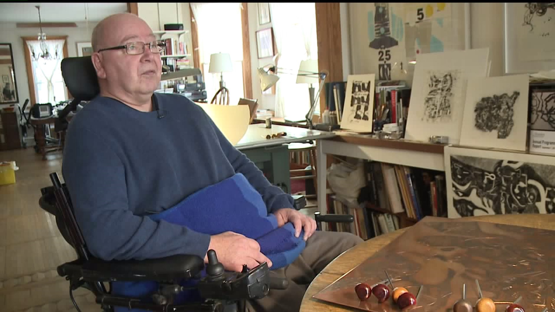 Muscatine artist uses art to work through difficulties of ALS