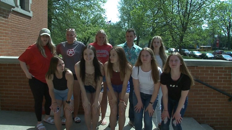 7 sets of twins ready to graduate from Monmouth College