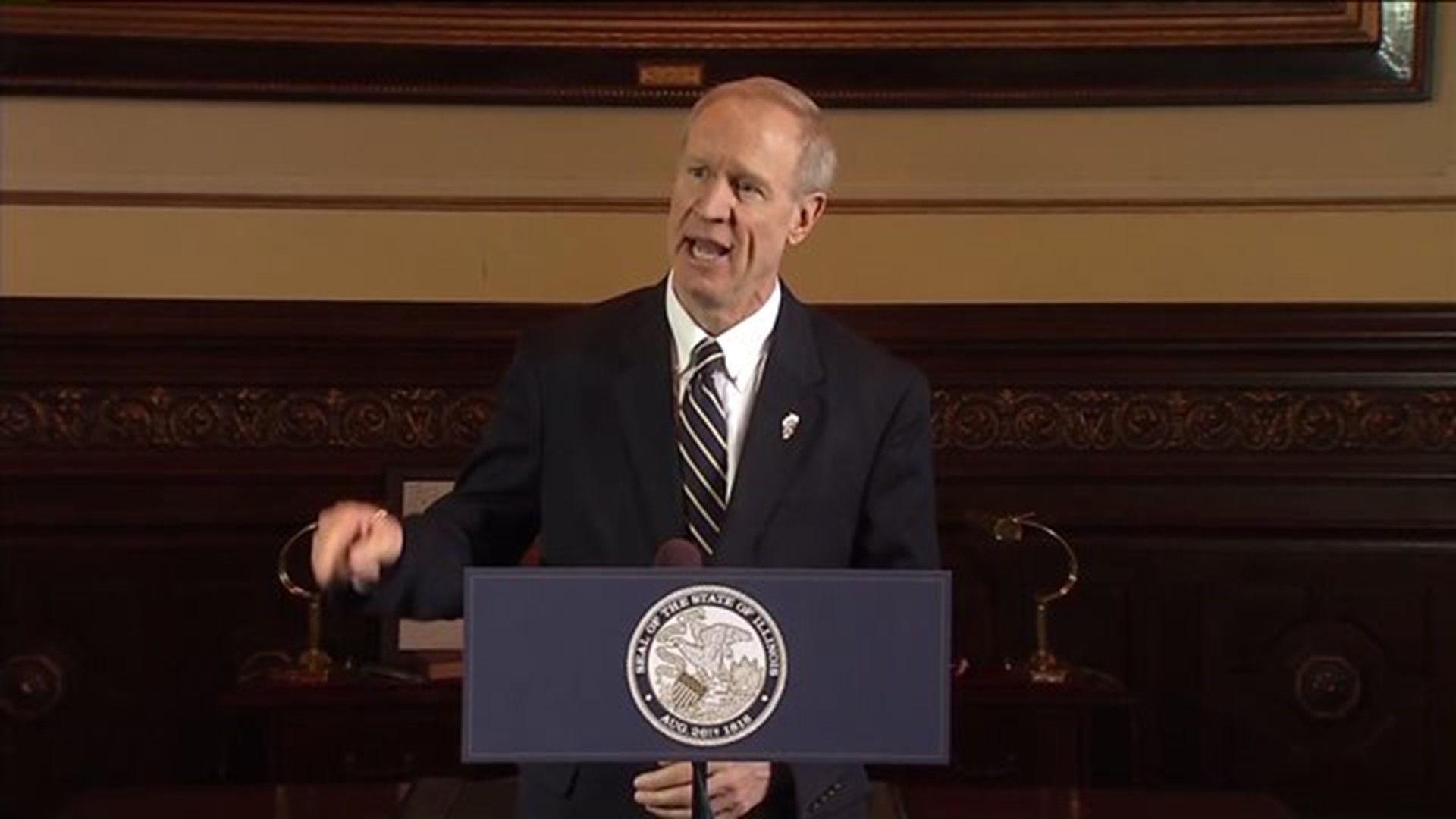 Rauner calls on lawmakers to return from month break