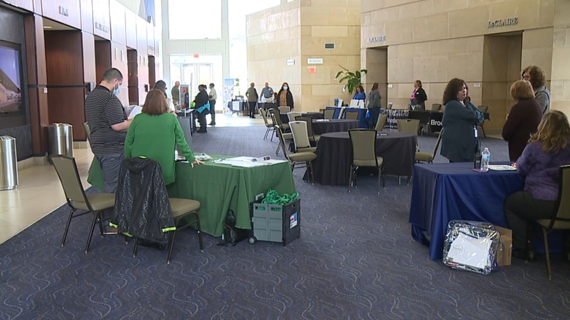 Bettendorf businesses search for employees at new job fair