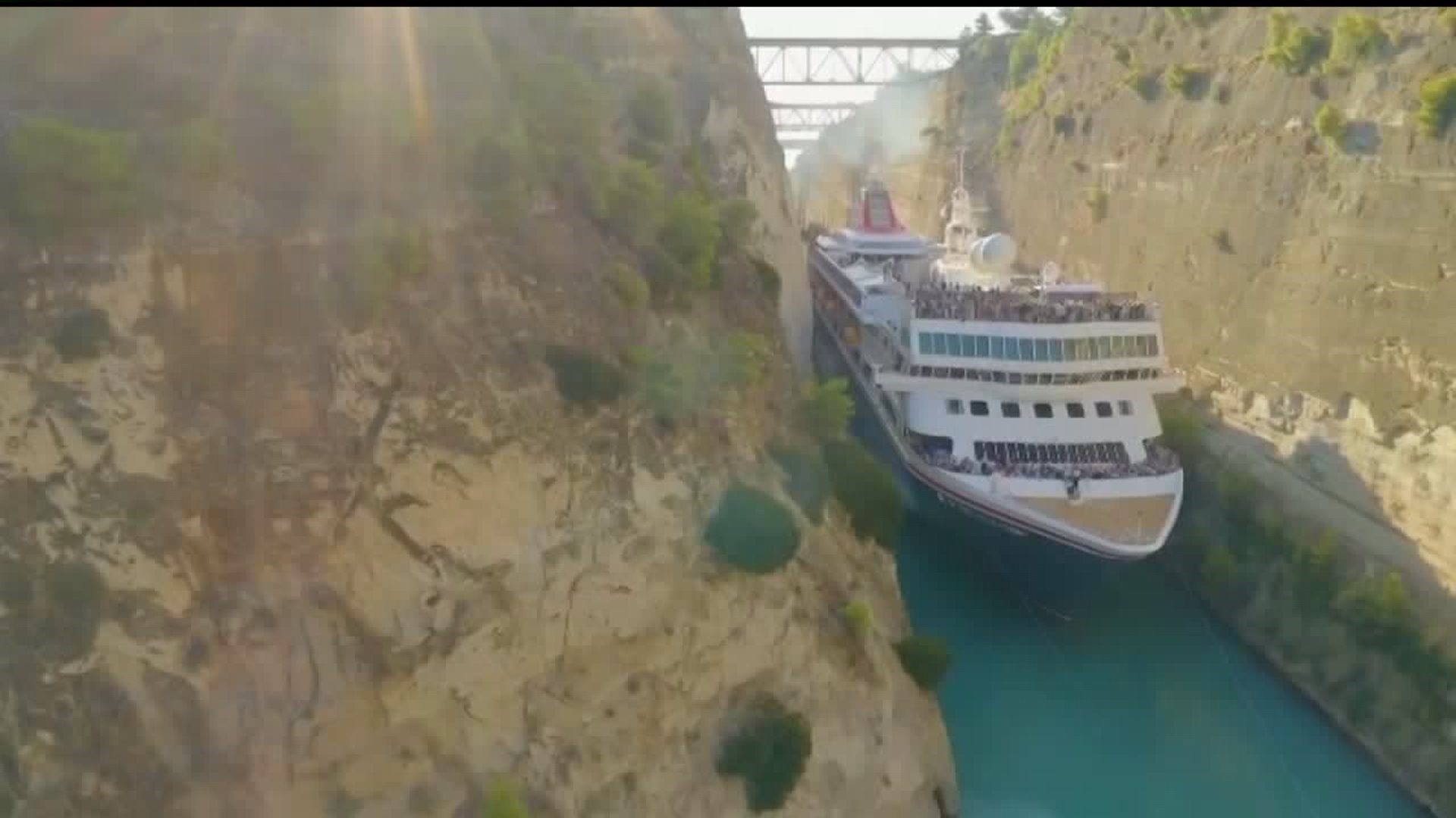 Cruise ship slips through tight canal