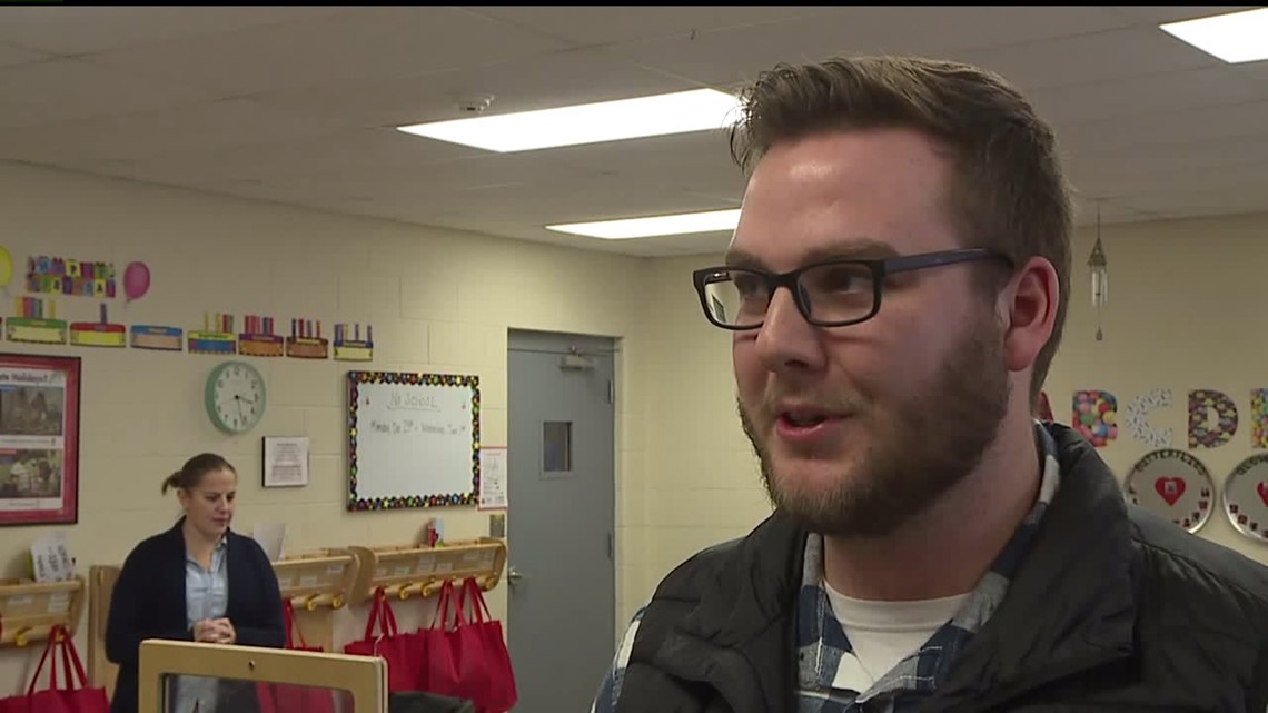 Carson King visits the QC to read to kids