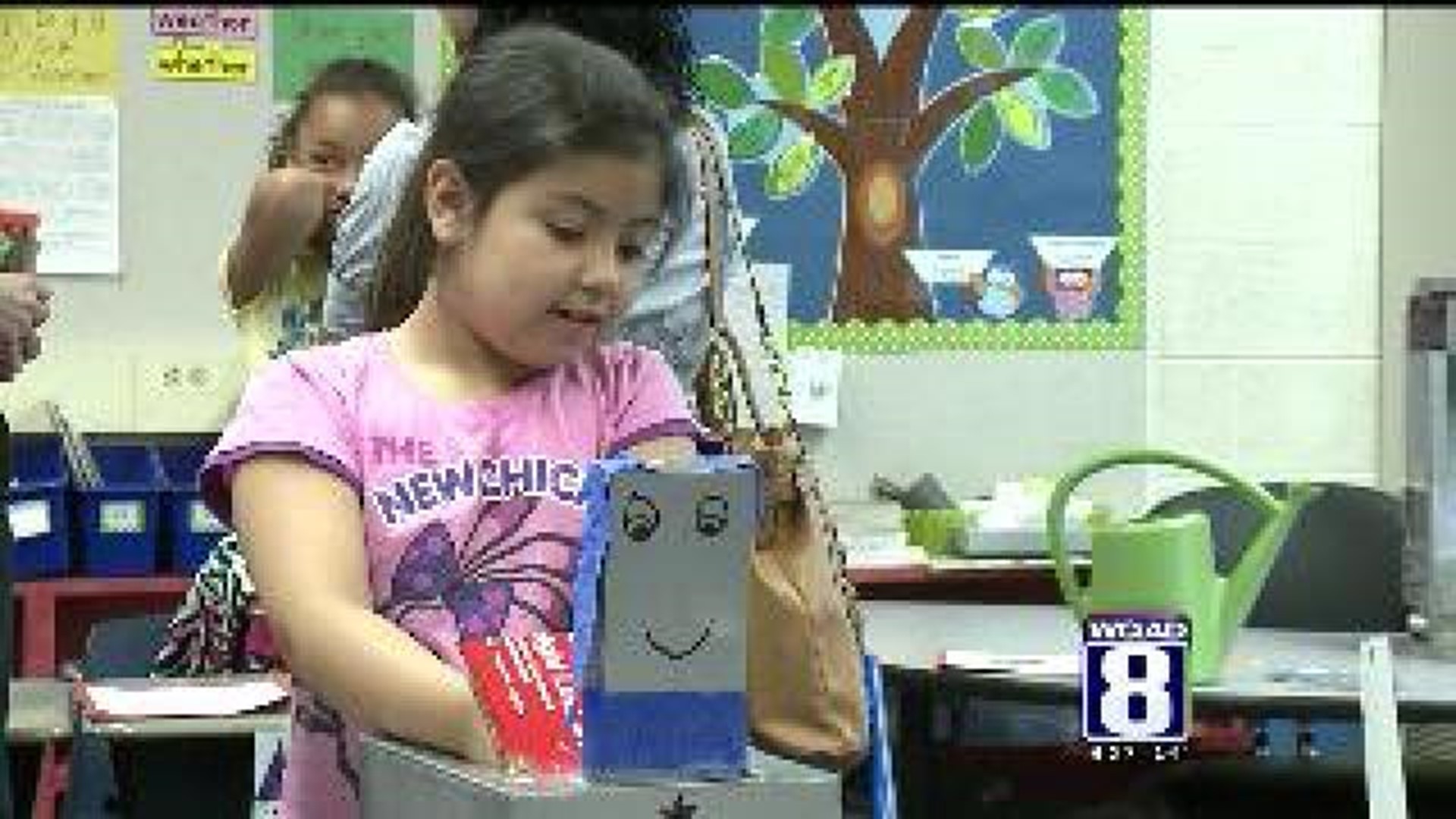 Elementary students make robots