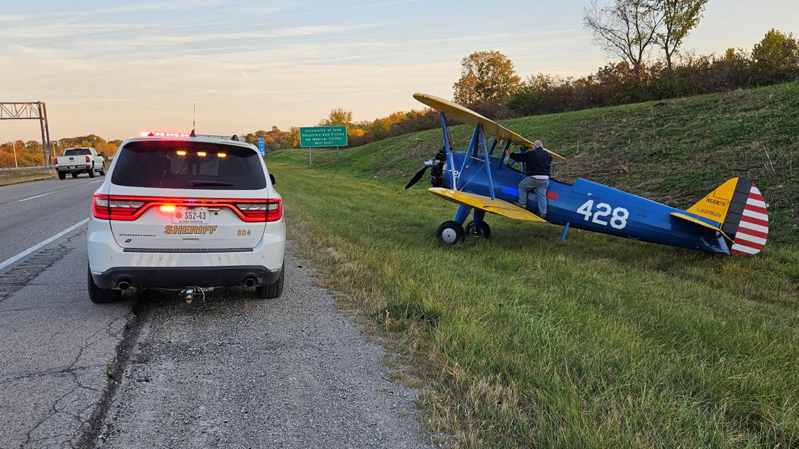 Plane makes emergency landing on Johnson Cty highway