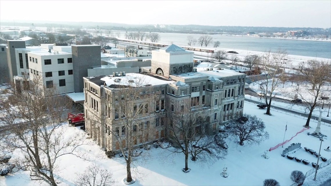 Local developer offers to buy Rock Island County Courthouse but the