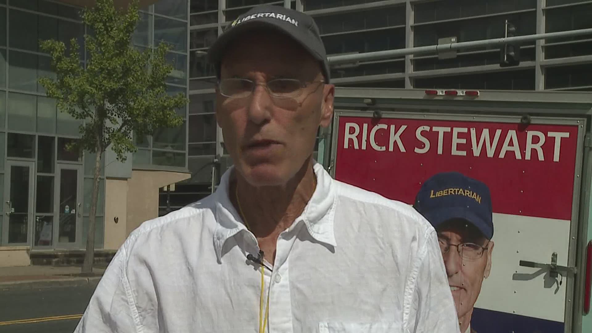 Libertarian Senate candidate Rick Stewart hosts event outside Figge Museum