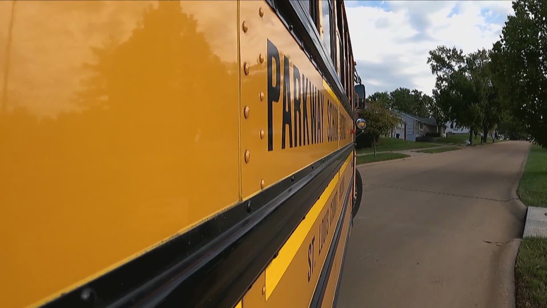 St. Louis bus driver brings a little bit of Broadway to his commute ...