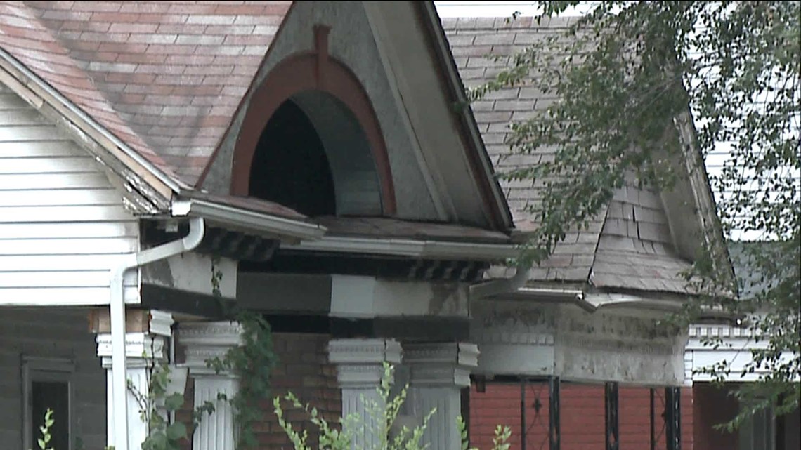 Police Illinois woman gives birth and throws baby out window