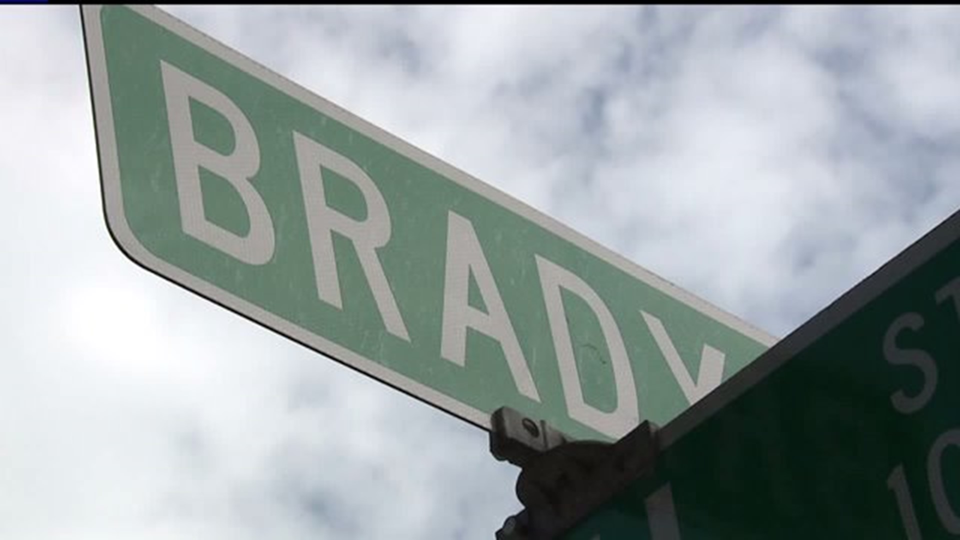 Brady Street traffic pattern changes for Harrison Street construction