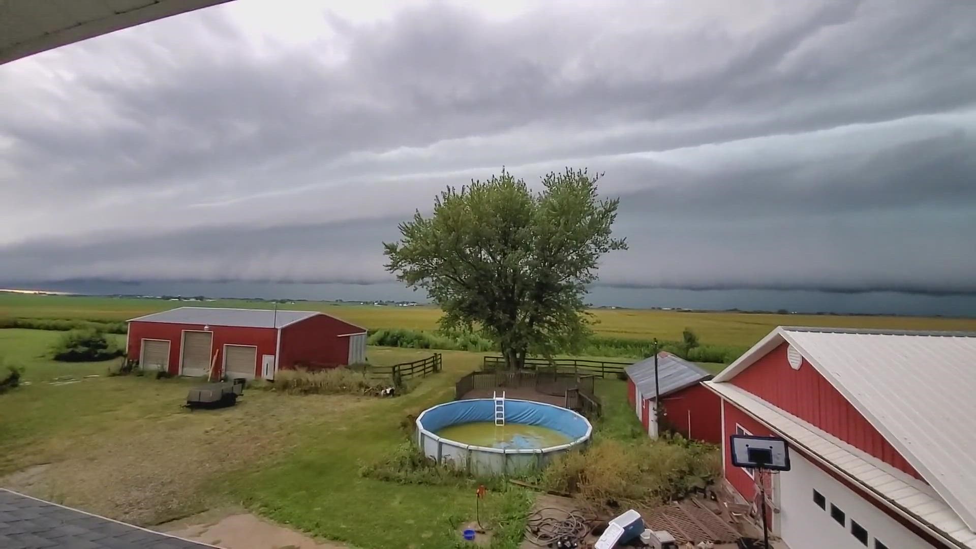 The second shelf cloud of the storms today at 18:37. Looking west
Credit: Tina Ferrel