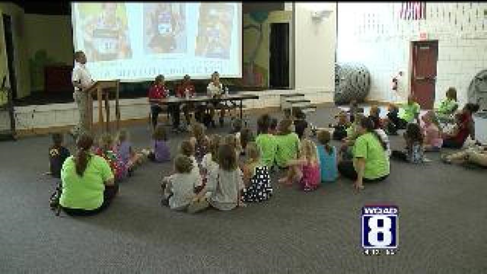 Accomplished distance runners talk to Davenport students