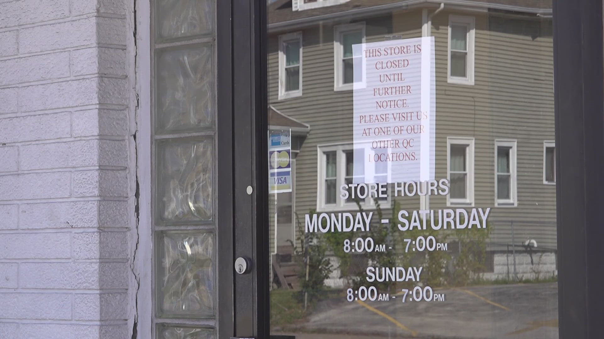 A note was posted on the restaurant's door about being closed, recommending people visit another Quad Cities location.