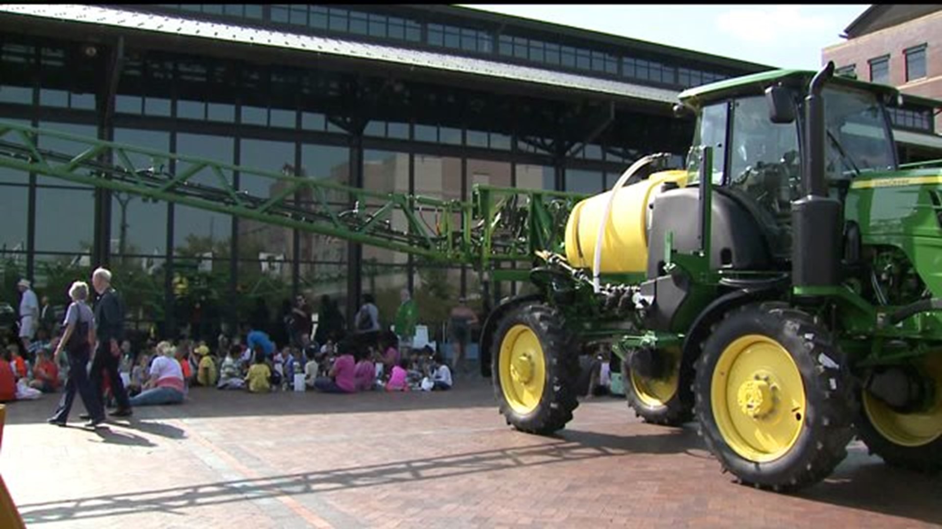 Kids learn about agriculture at AgXPerience