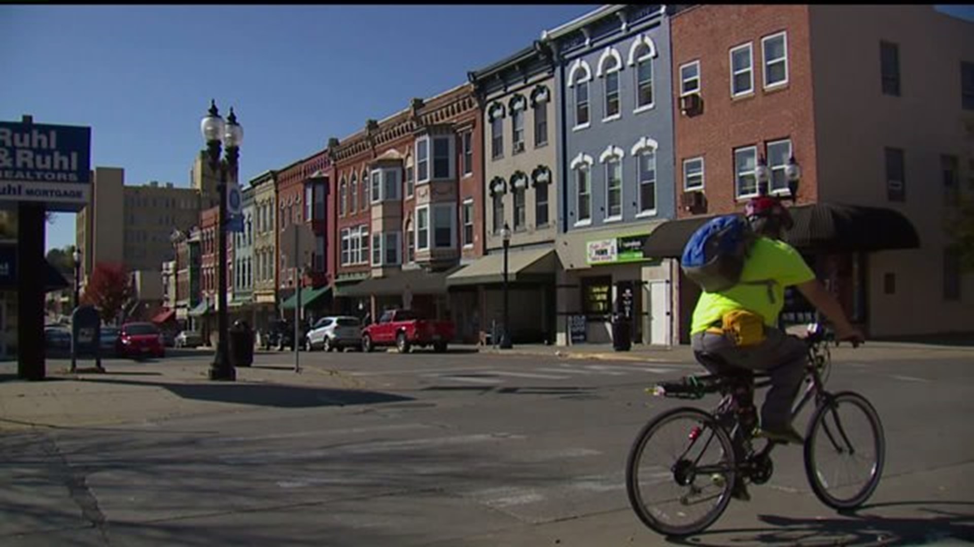 Downtown Muscatine settles in to two-way traffic