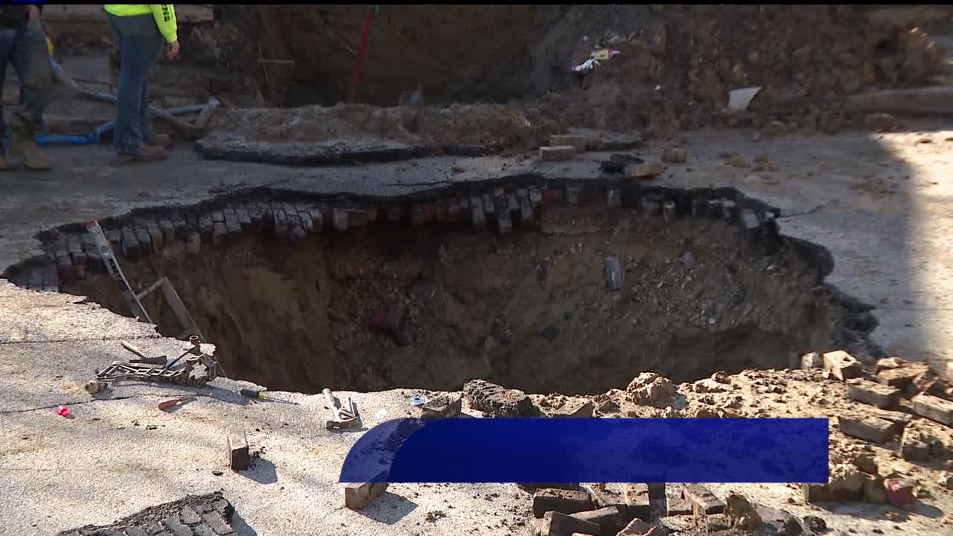 Sinkhole opens up in Davenport, causes road closure