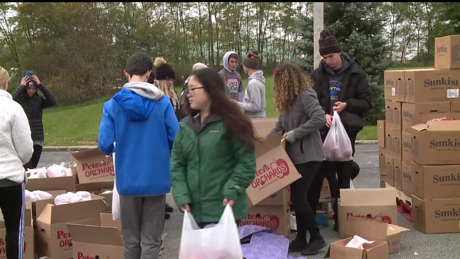 Quad City students organize mobile food pantry for Student Hunger Drive