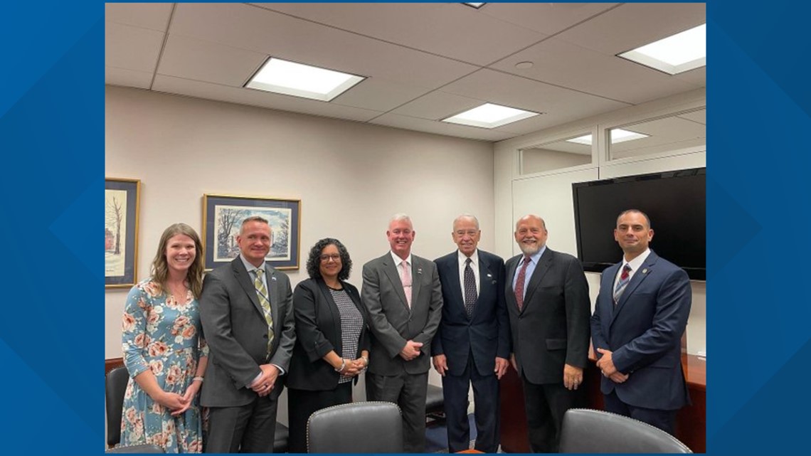 U.S. Senators from Iowa & Ill meet with Quad Cities leaders - Vimarsana News