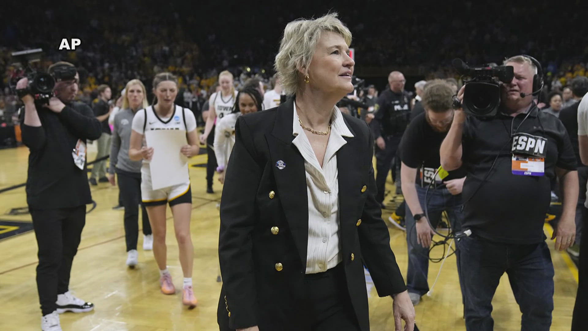 Iowa Women's Basketball Head Coach Lisa Bluder Retiring | Wqad.com