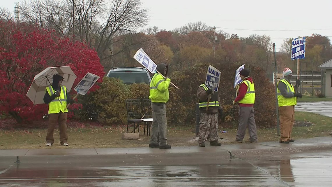 John Deere union members vote on 3rd agreement Wednesday | wqad.com