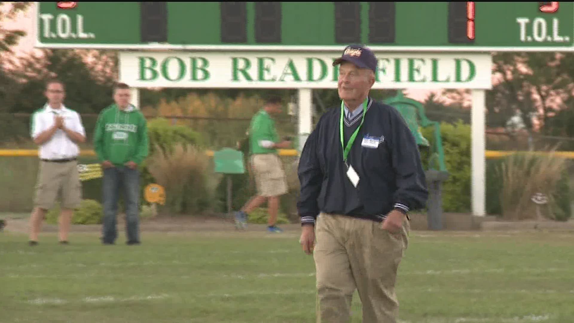Legendary Geneseo and Augustana Football Coach Bob Reade passes away.