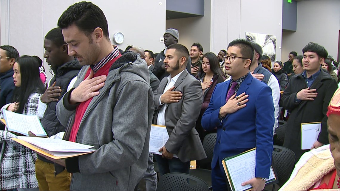 Illinois welcomes 39 newly naturalized citizens in Moline - Vimarsana News