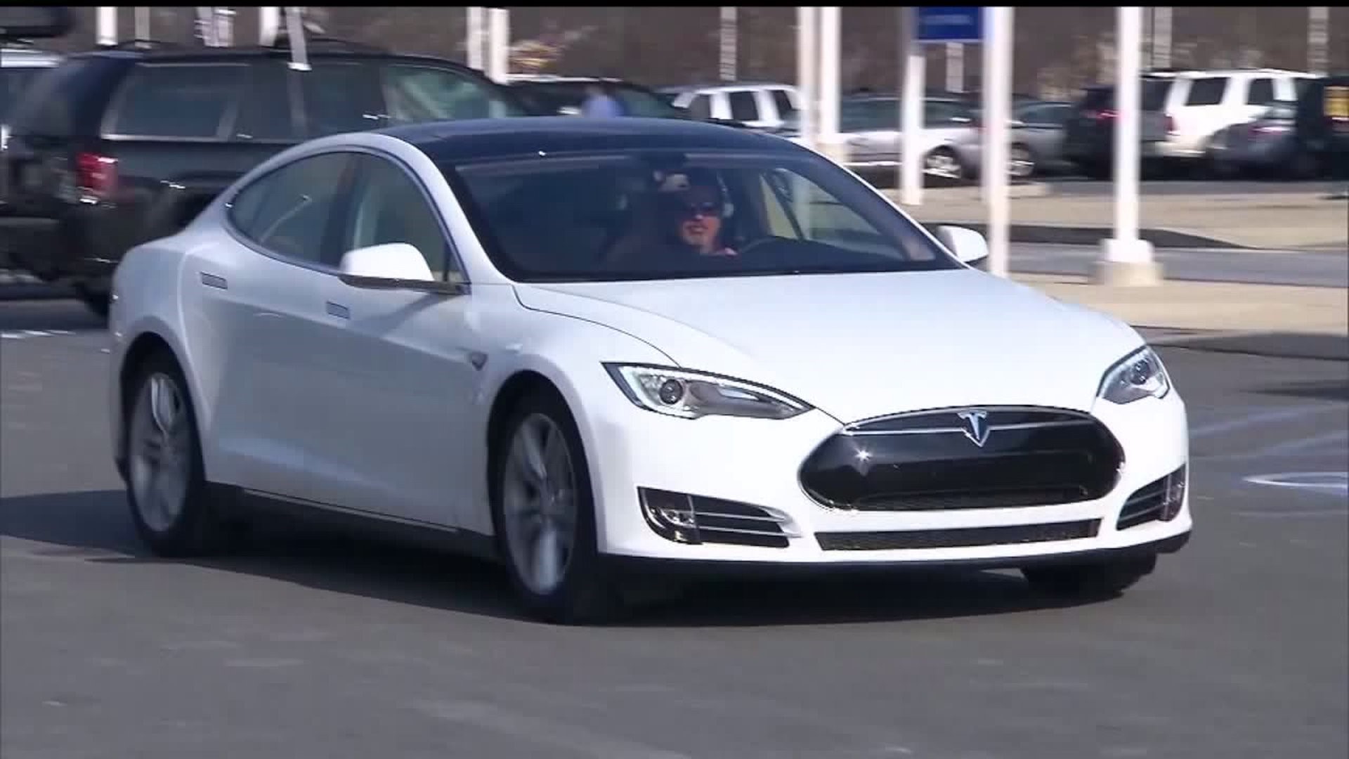 Tesla sets record sales